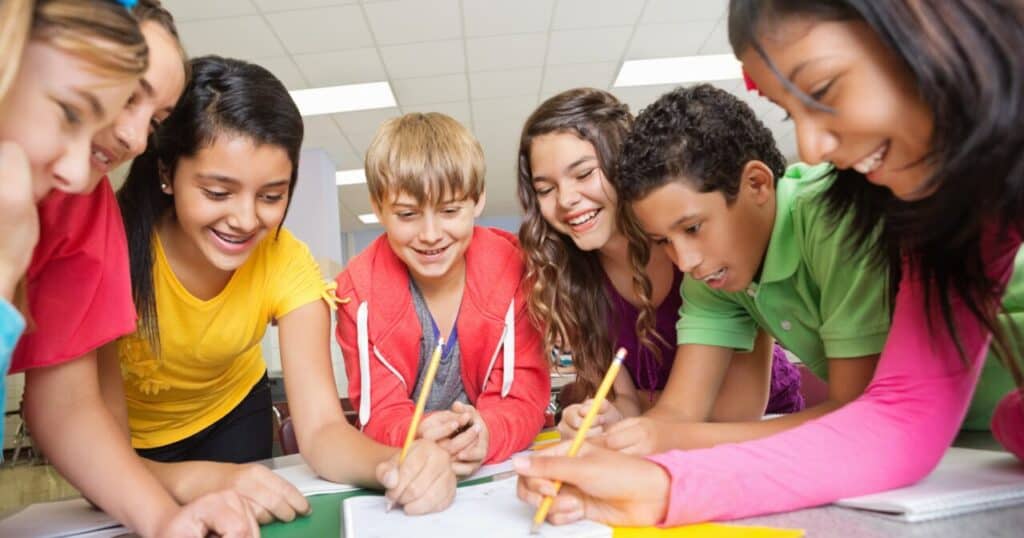 5 Benefits of Social Groups For Your Tween and Teen!